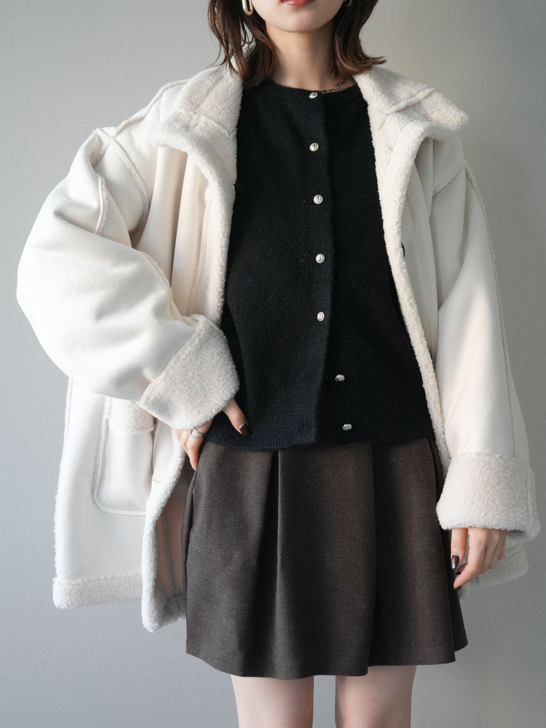 [予約]スタンドネックフェイクムートンミディアムコート/ivory