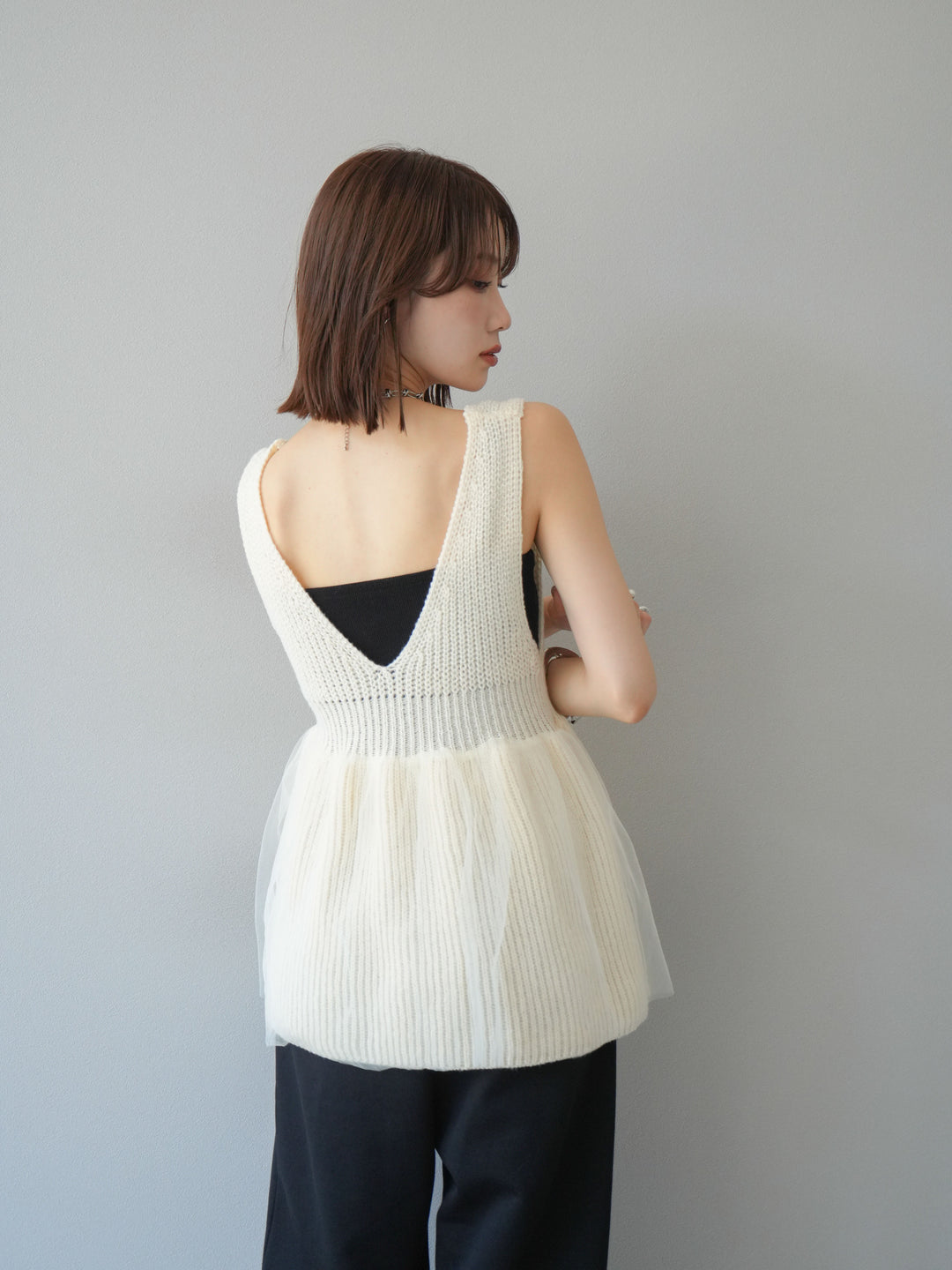 [SET] 薄紗層疊荷葉邊針織背心 + 兩用設計運動褲（2 件組）