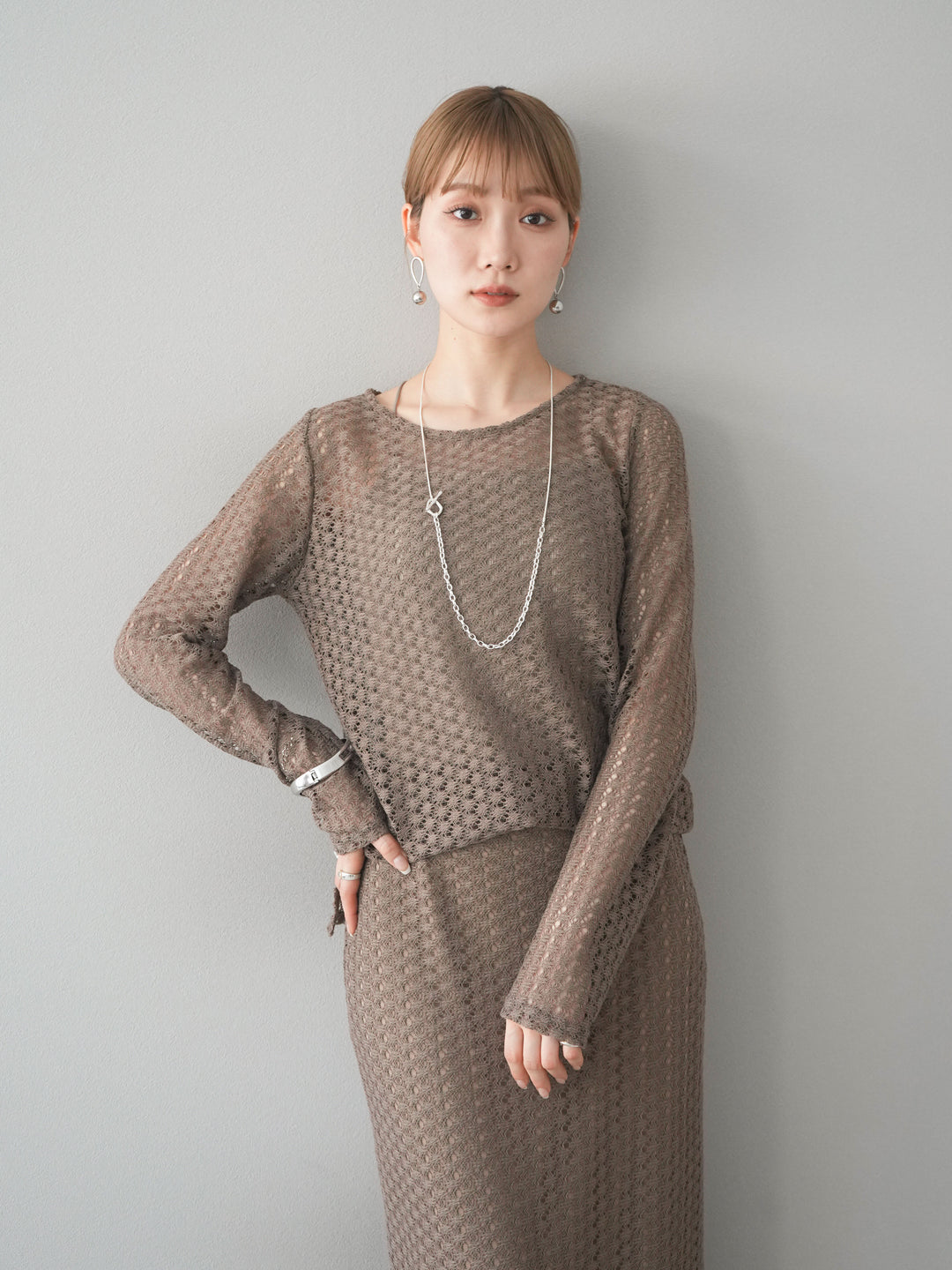 【預購】鏤空上衣/褐色