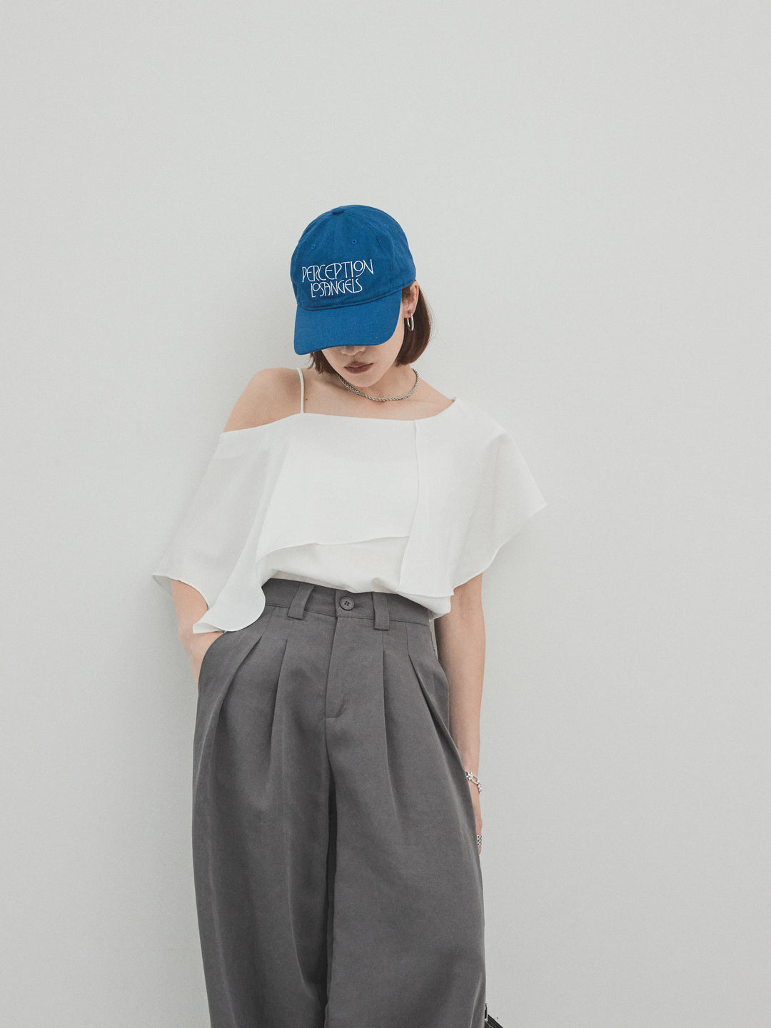 [予約]ワンショルラッフルブラウス/オフ