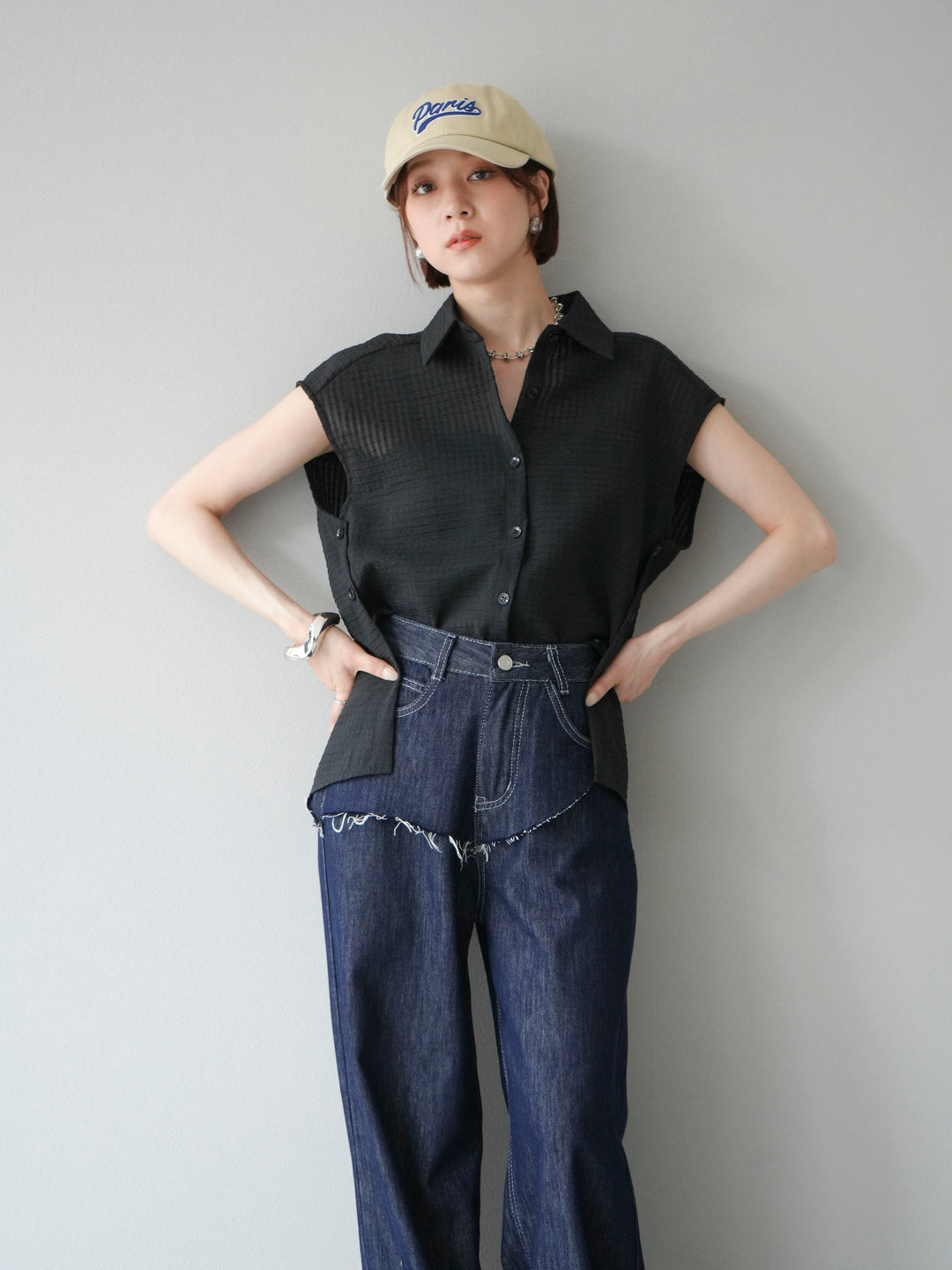 [SET] 透視格紋無袖襯衫 + 臀部設計牛仔褲（2 套）