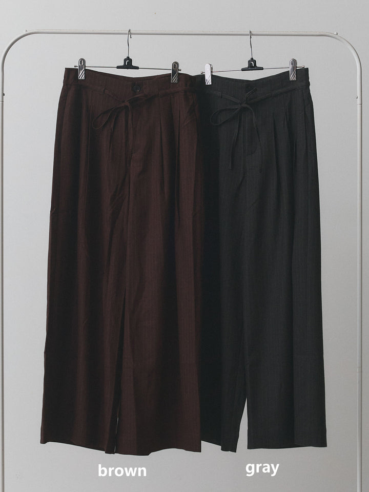 【Allure】[SET]モチーフ付Uネックシアーカットソー+ウールライクストライプワイドパンツ(2set)