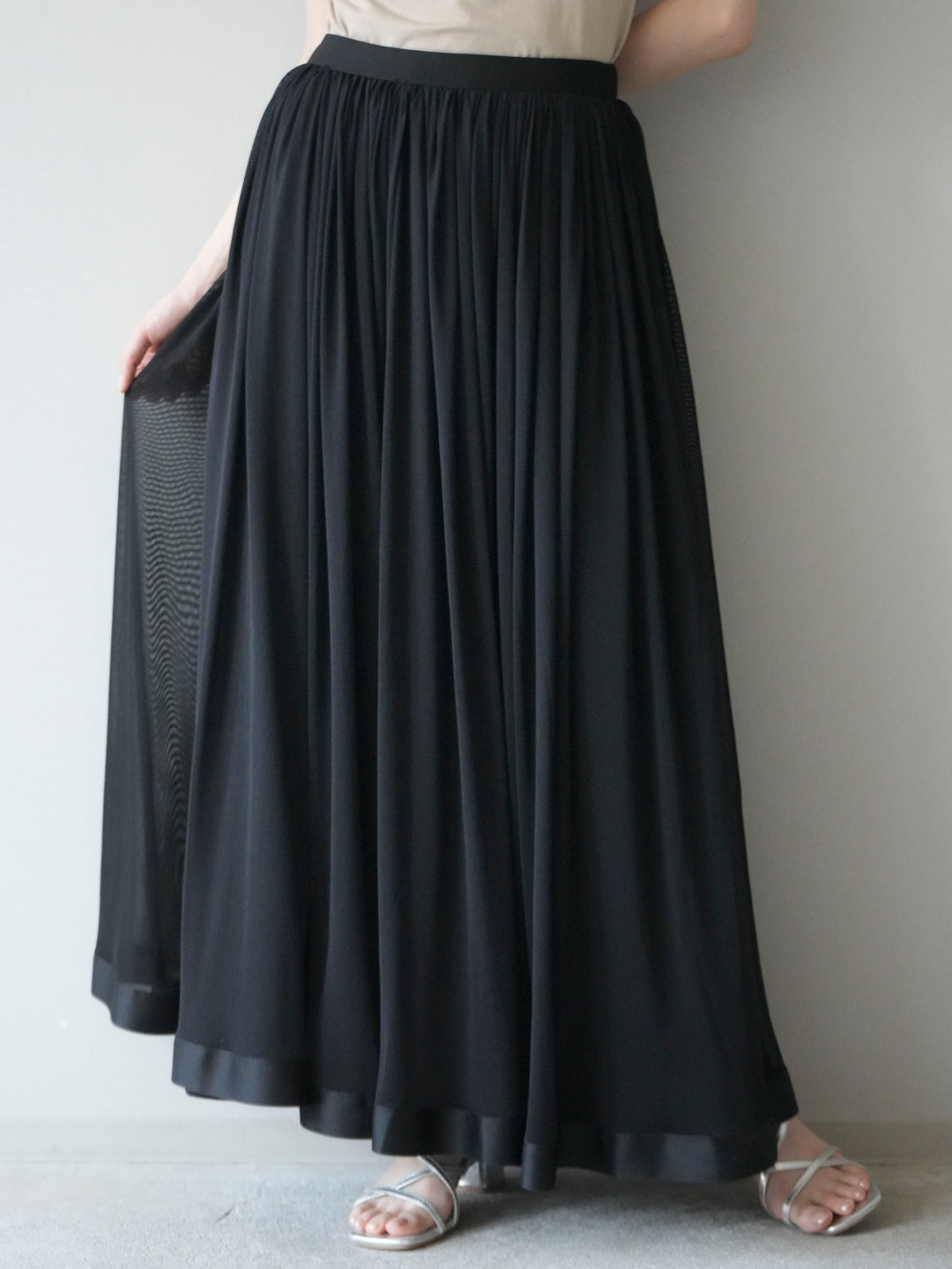 [予約]サテンヘムシアーフレアスカート/black
