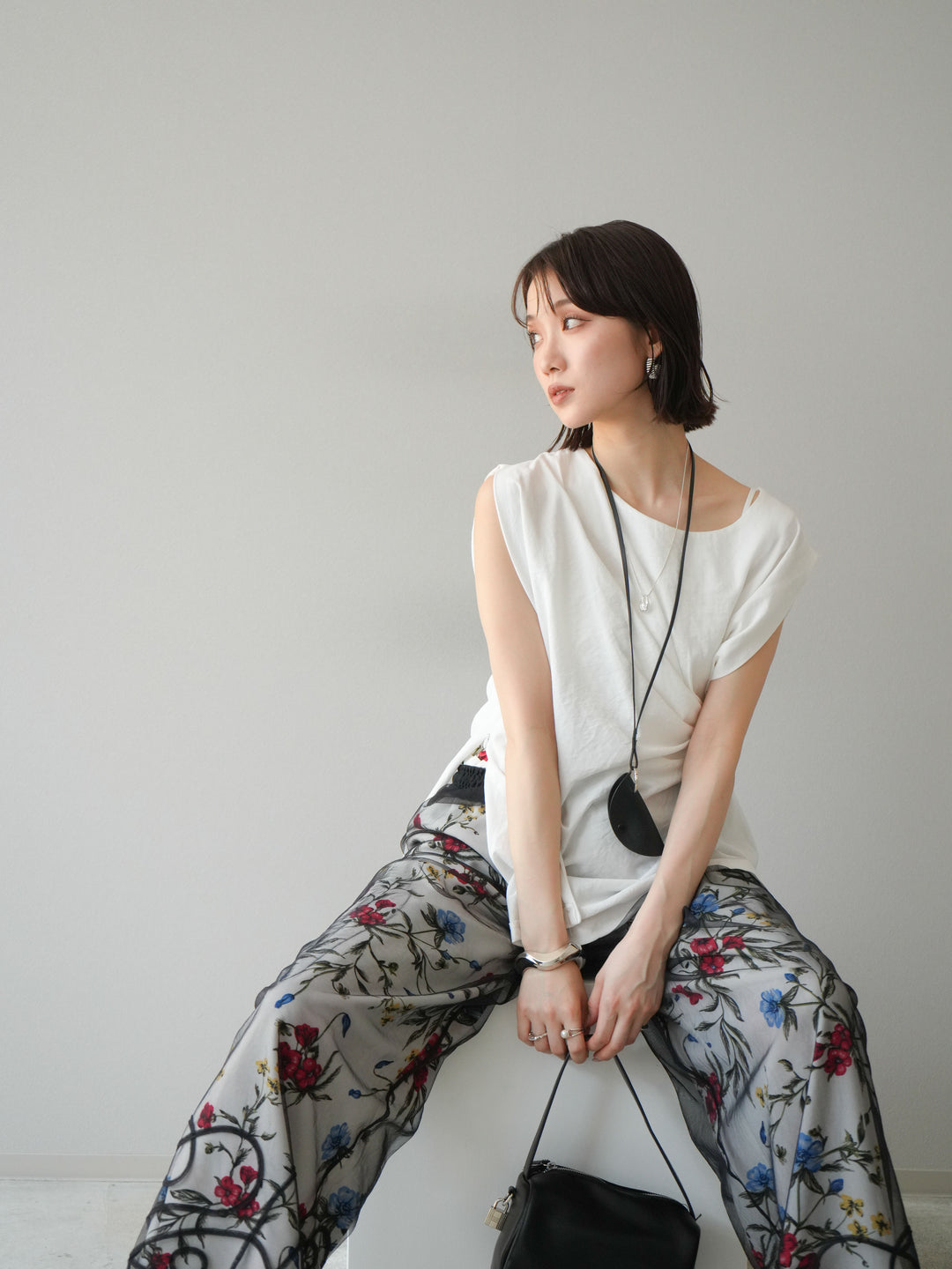 [SET] 側扭法式上衣+植物圖案休閒褲+繩繡薄紗疊穿褲（3件套裝）