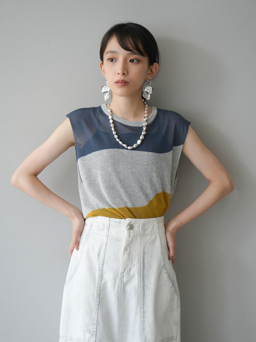 [Pre-order] Bicolor sheer knit sleeveless top/gray