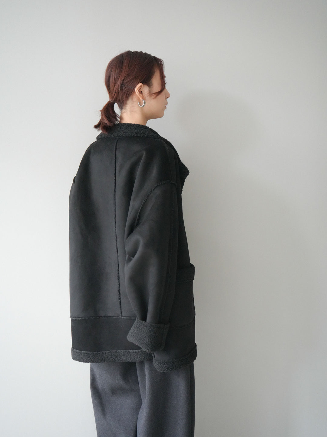 [SET]スタンドネックフェイクムートンミディアムコート+アニマル柄ベルト付きウールタッチワイドパンツ(2set)