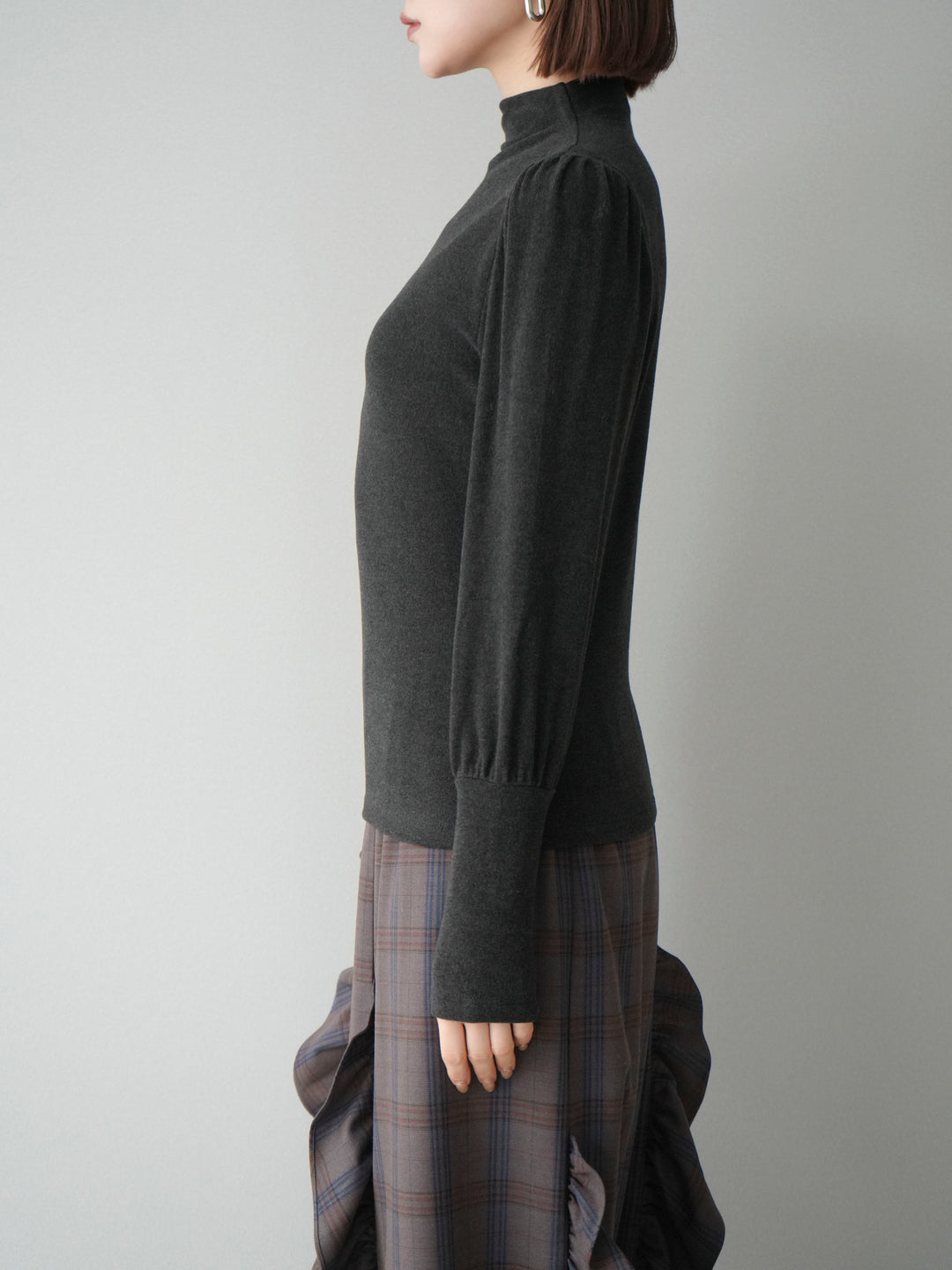 [予約]プチネックパワーショルダー起毛トップス/charcoal