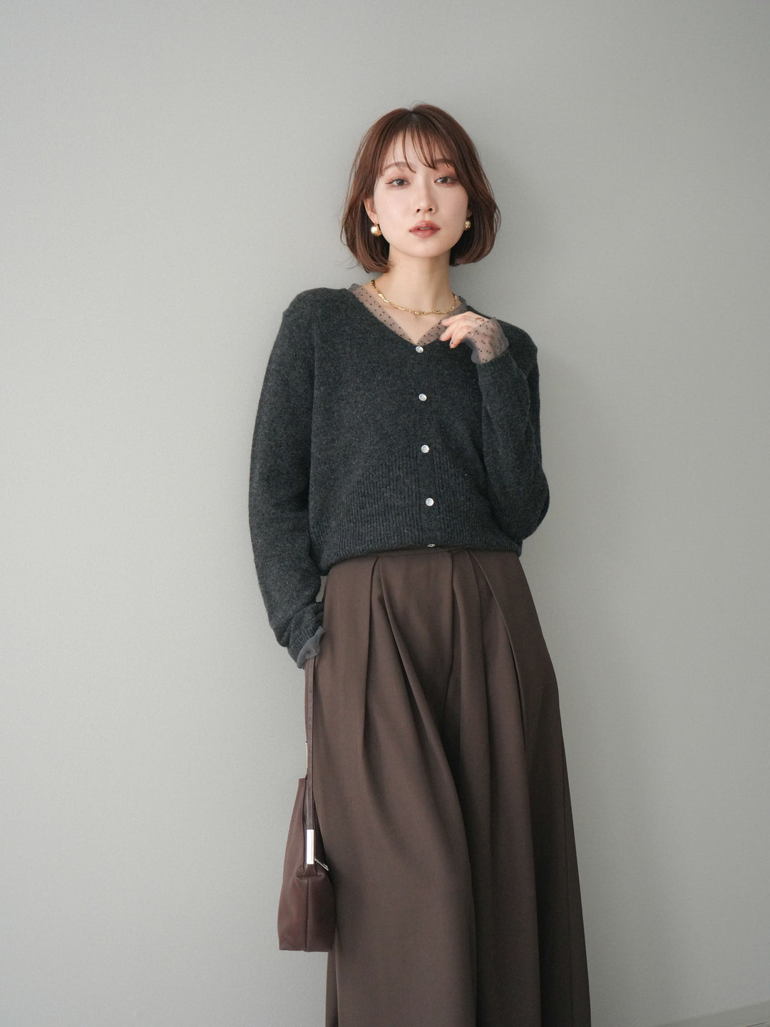 [SET]ドットチュールレイヤードボタンニットトップス+テープベルトタックバギーパンツ(2set)