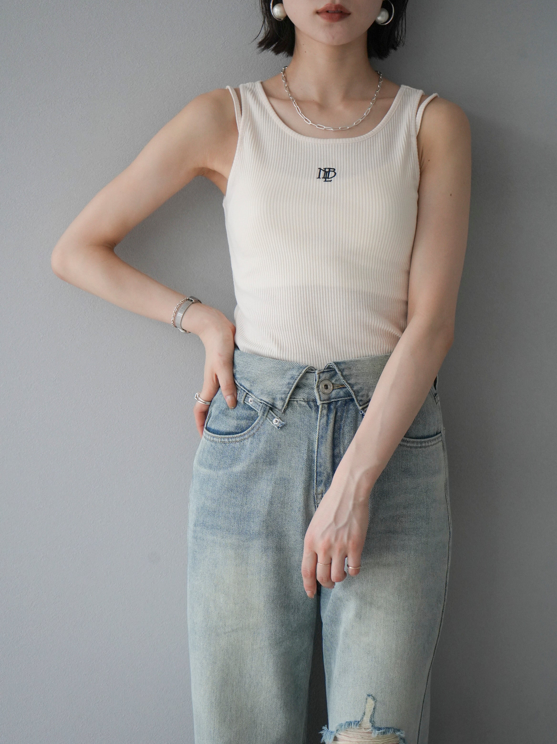 予約]ロゴタンクトップ/アイボリー – Lumier