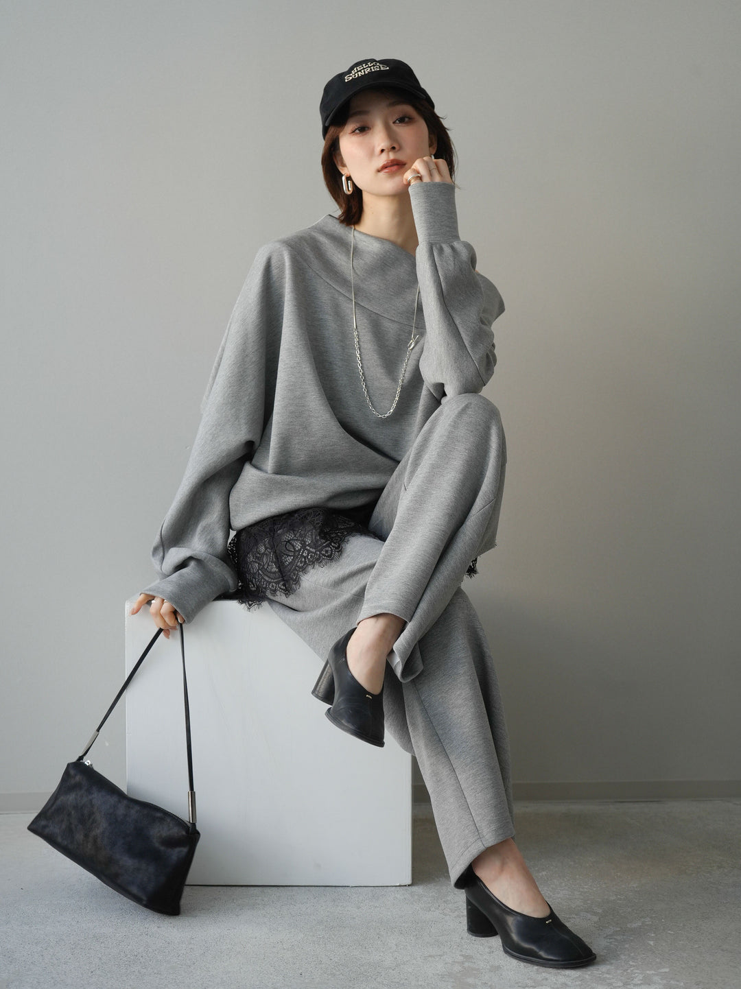 [予約]アシンメトリーオフショルポンチプルオーバー/gray