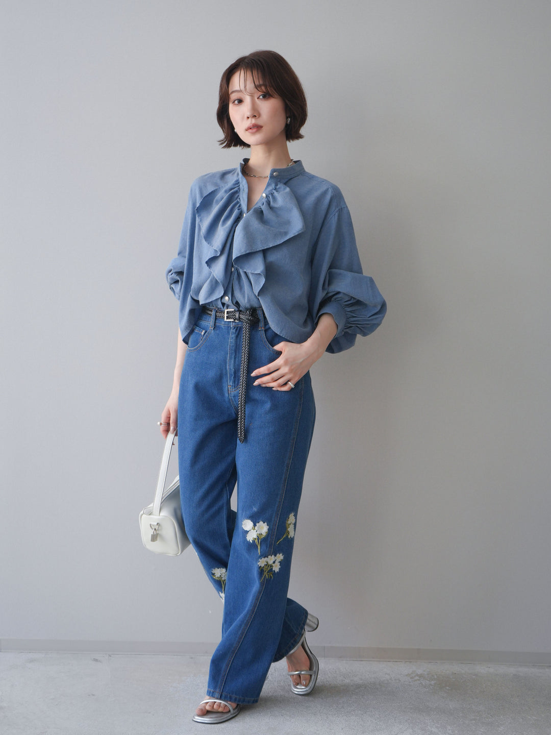 [SET]ラッフルフレアショートブラウス+フラワー刺繍ストレートデニム(2set)