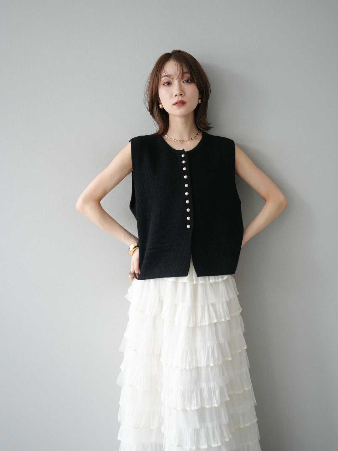 [予約]ゴールドボタンコンパクトニットベスト/ブラック