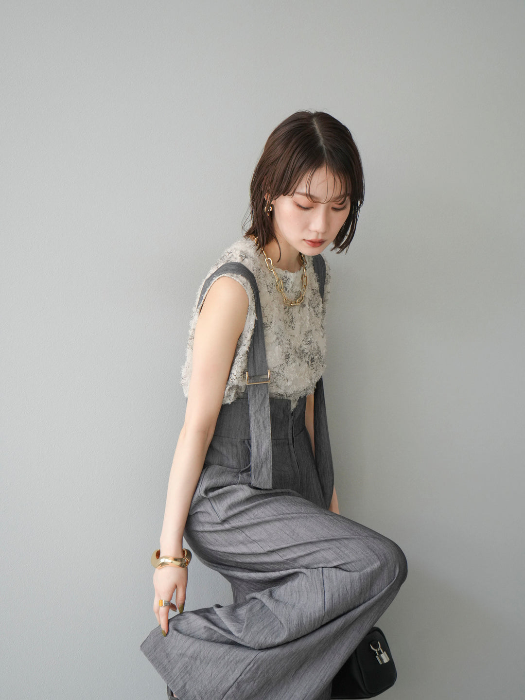 [SET]ストリングデザインハイウエストサロペット+ニュアンスフリンジジャガードノースリーブブラウス(2set)