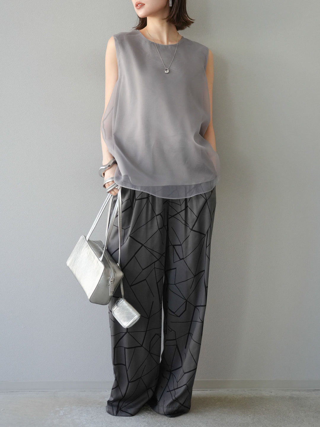 [予約]ビスコースサテンプリントタックイージーパンツ/チャコール