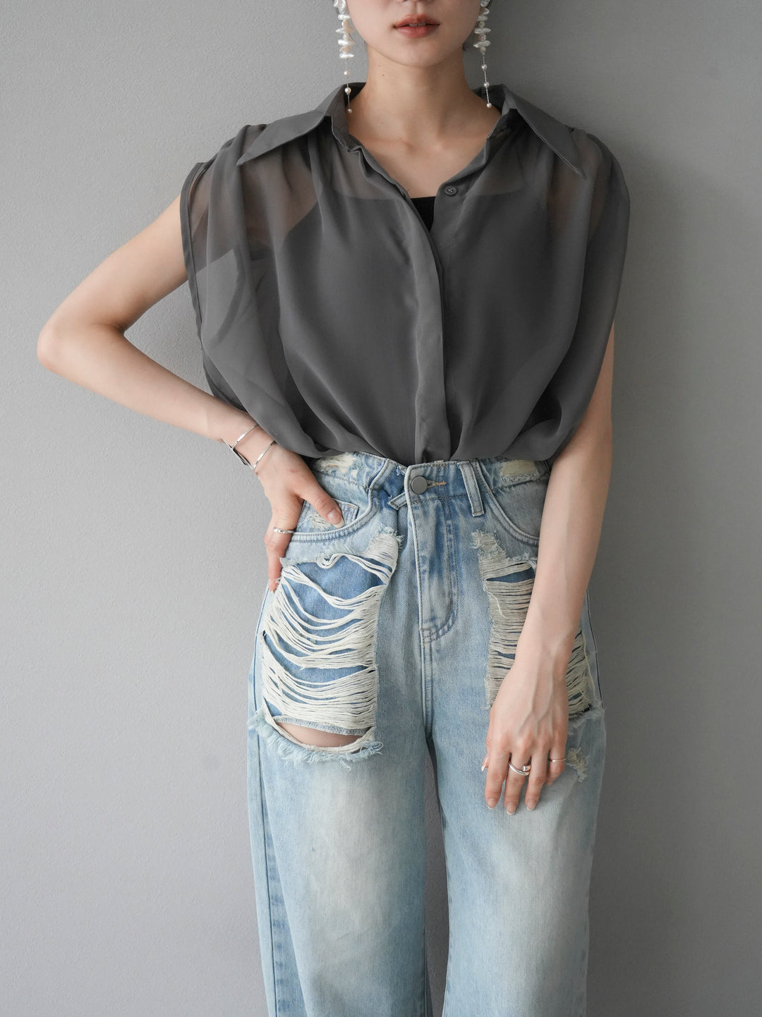 [Pre-order] Sheer No-Sleeve Flare Shirt/Gray