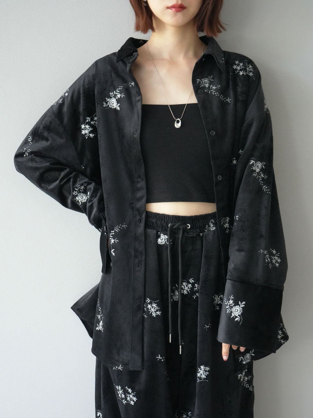 [予約]ベロアフラワーエンブロイダリーシャツ/ブラック