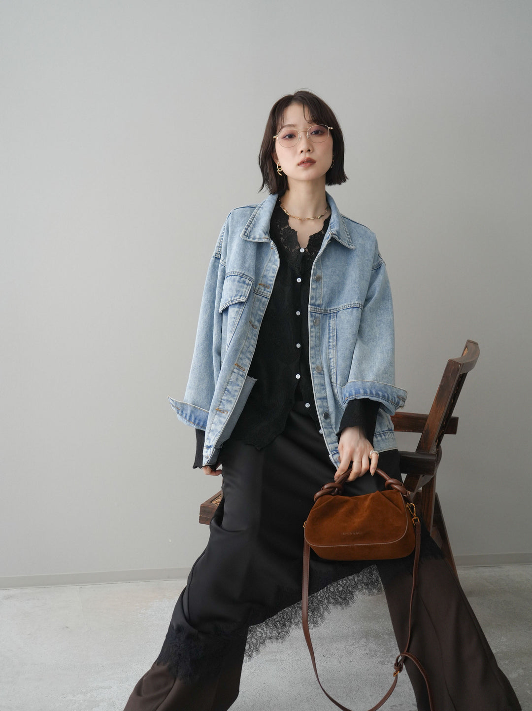 [SET]デザインBIGポケットオーバーデニムジャケット+レースネックジャガードニットカーディガン+サテンライクアシメレーススカート+センターシームフレアパンツ(4set))