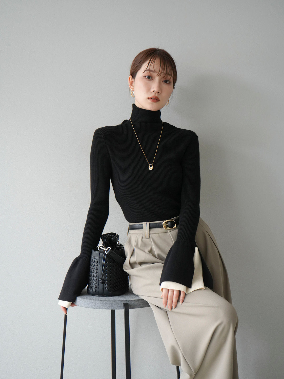 [SET] 疊層喇叭袖高領針織上衣 + 雙褶寬褲 (2 套)