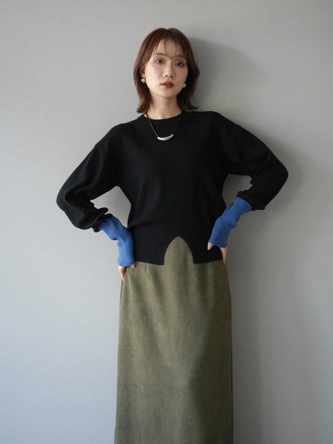 [予約]袖配色フロントスリットニットプルオーバー/ブラック