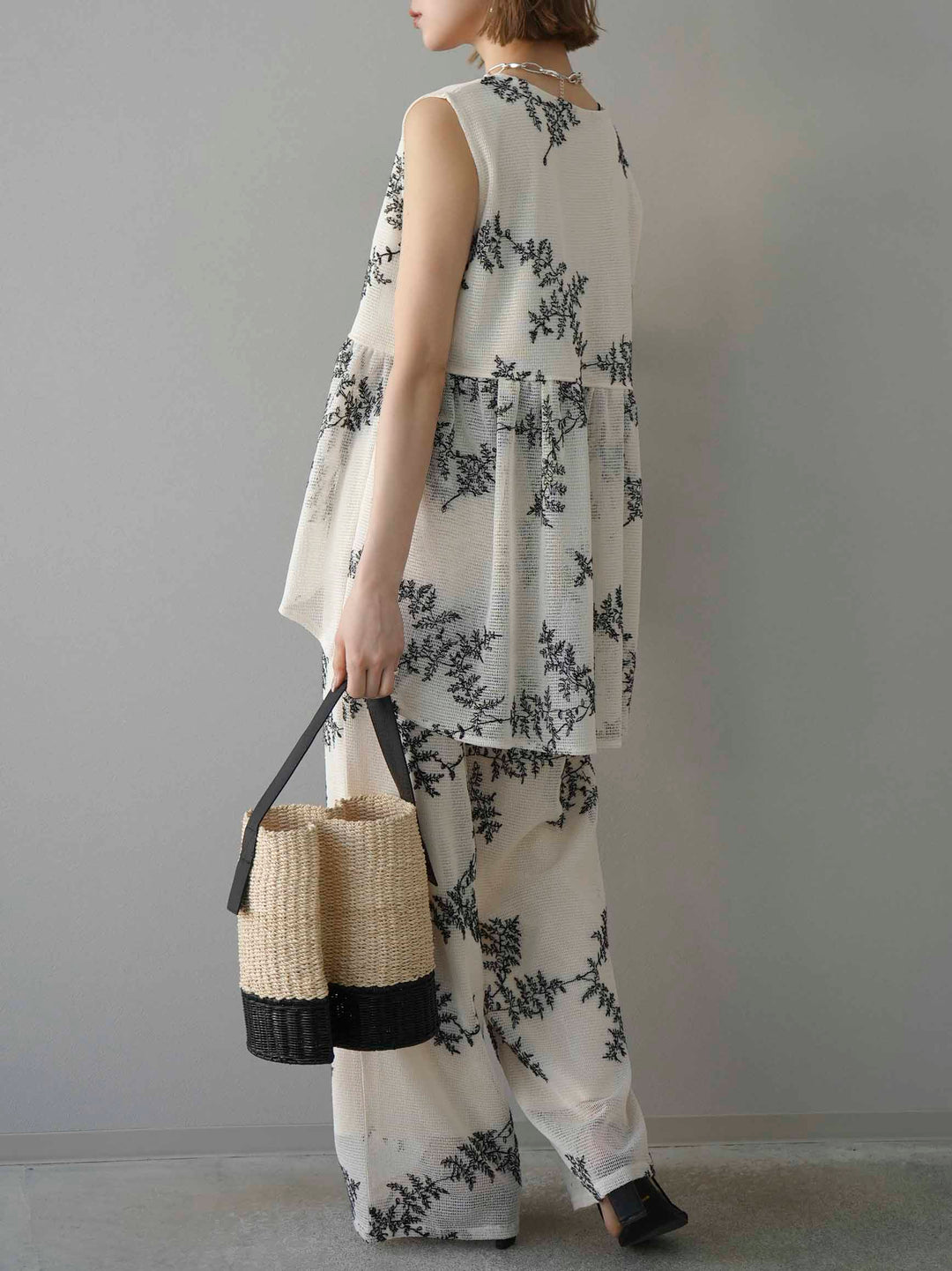 [予約]リーフ柄メッシュVネックフレアトップス/アイボリー