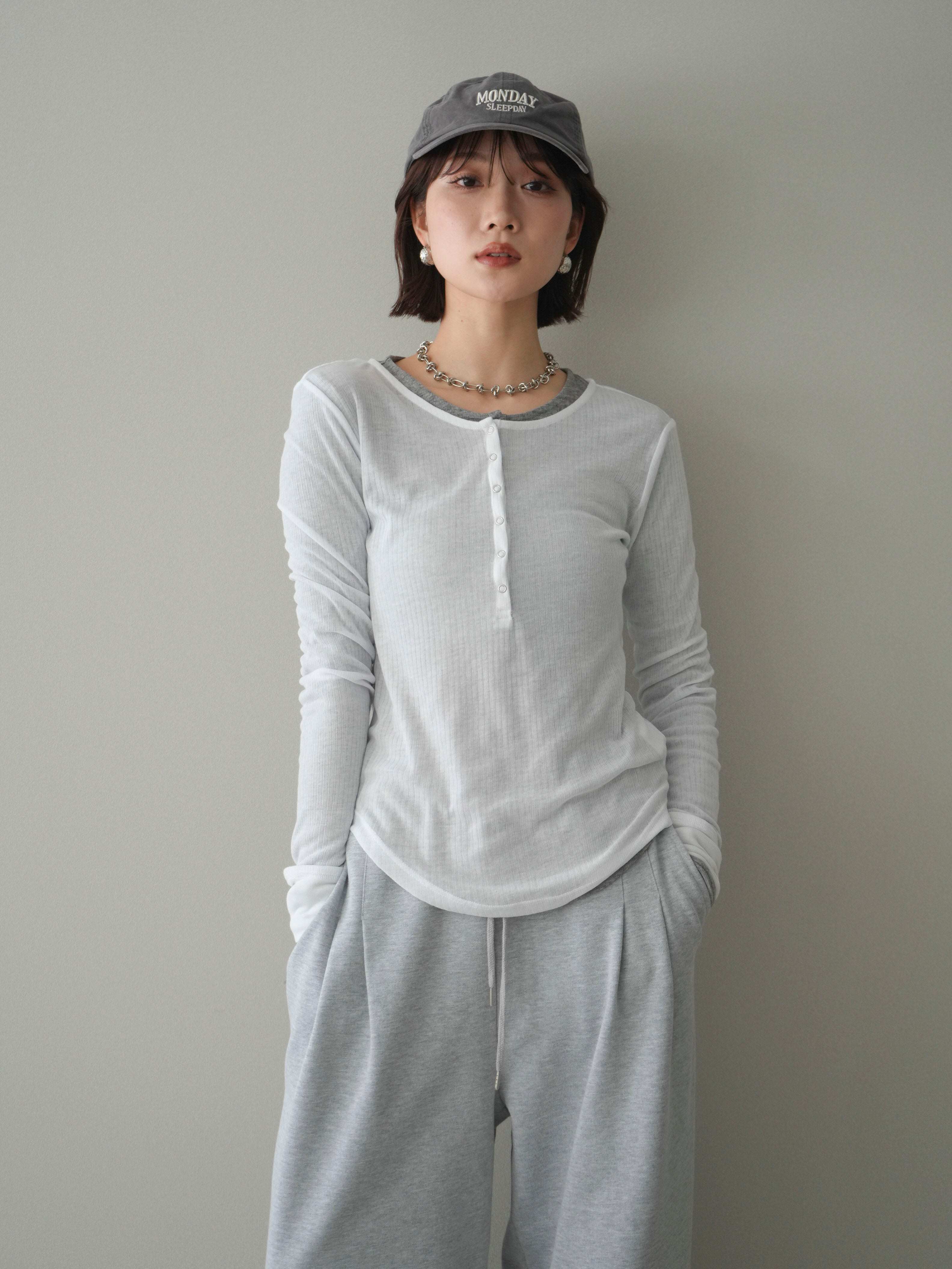 予約]シアーリブヘンリーネックロンT/white – Lumier