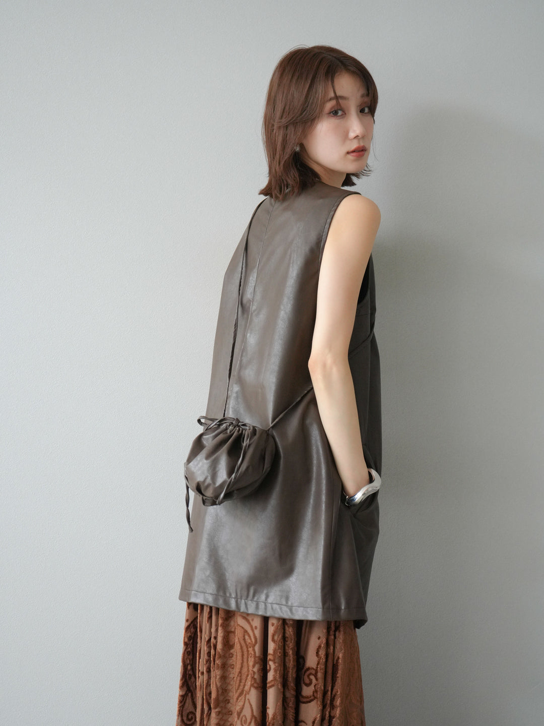 [予約]ショルダーポーチ付レザーミニワンピース/ブラウン
