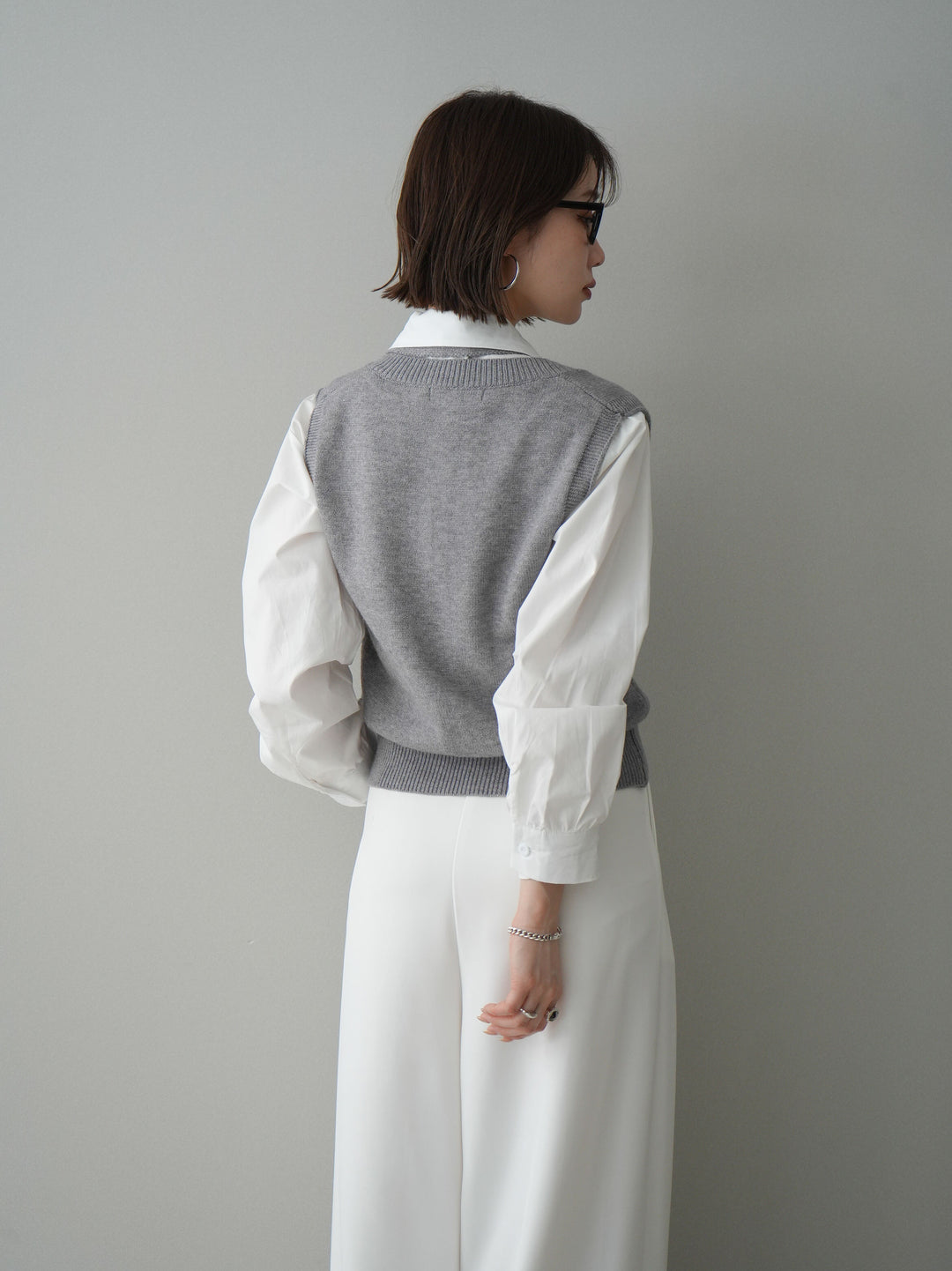 [予約]ボウタイ付ニットベストアンサンブルシャツ/white