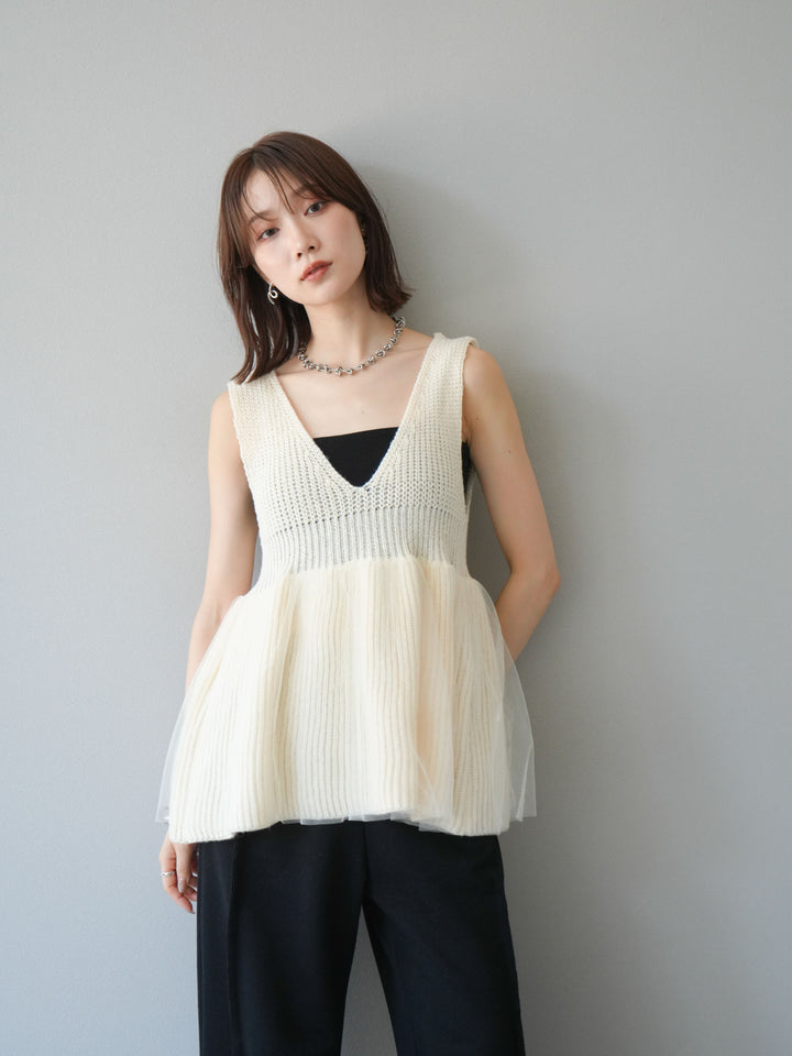 [SET] 薄紗層疊荷葉邊針織背心 + 兩用設計運動褲（2 件組）