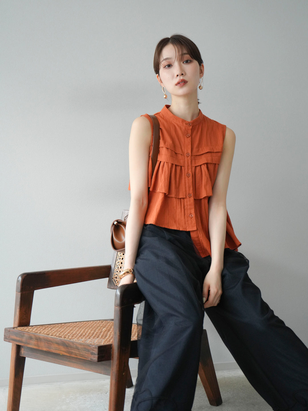 [SET]ドビーストライプアシンメトリーフリルノースリブラウス+コード刺繍チュールレイヤードパンツ+リネンライクイージーワイドパンツ(3set)