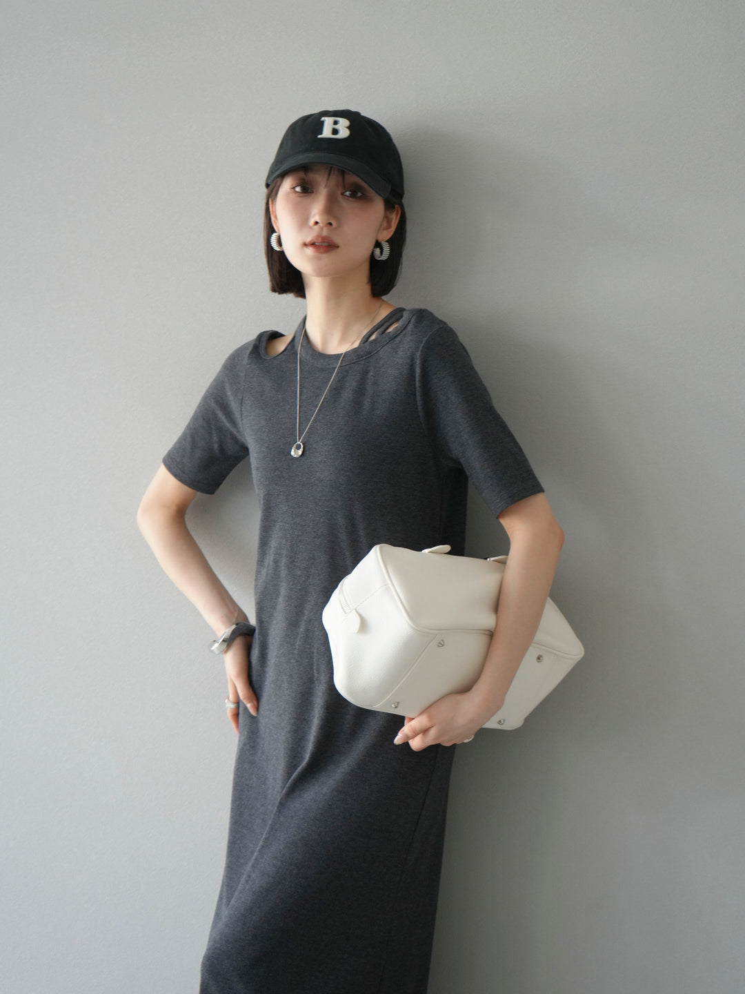 [予約]デザインネックカットリブワンピース/チャコール