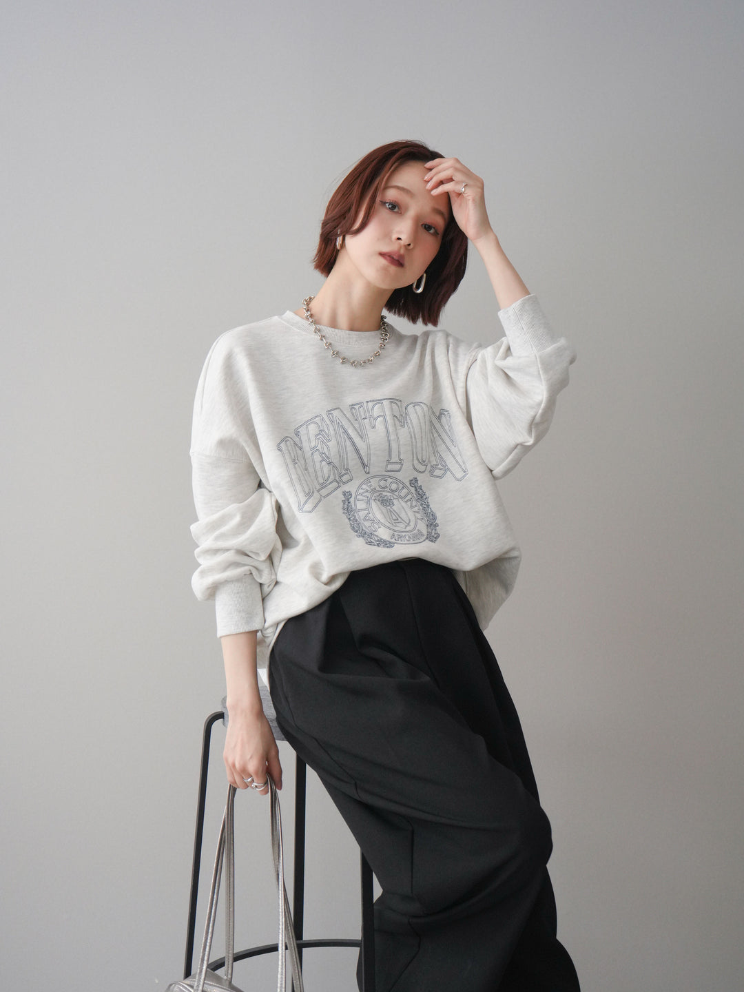 [SET]カレッジロゴ刺繍BIGスウェットプルオーバー+サテンベルトタックワイドパンツ(2set)