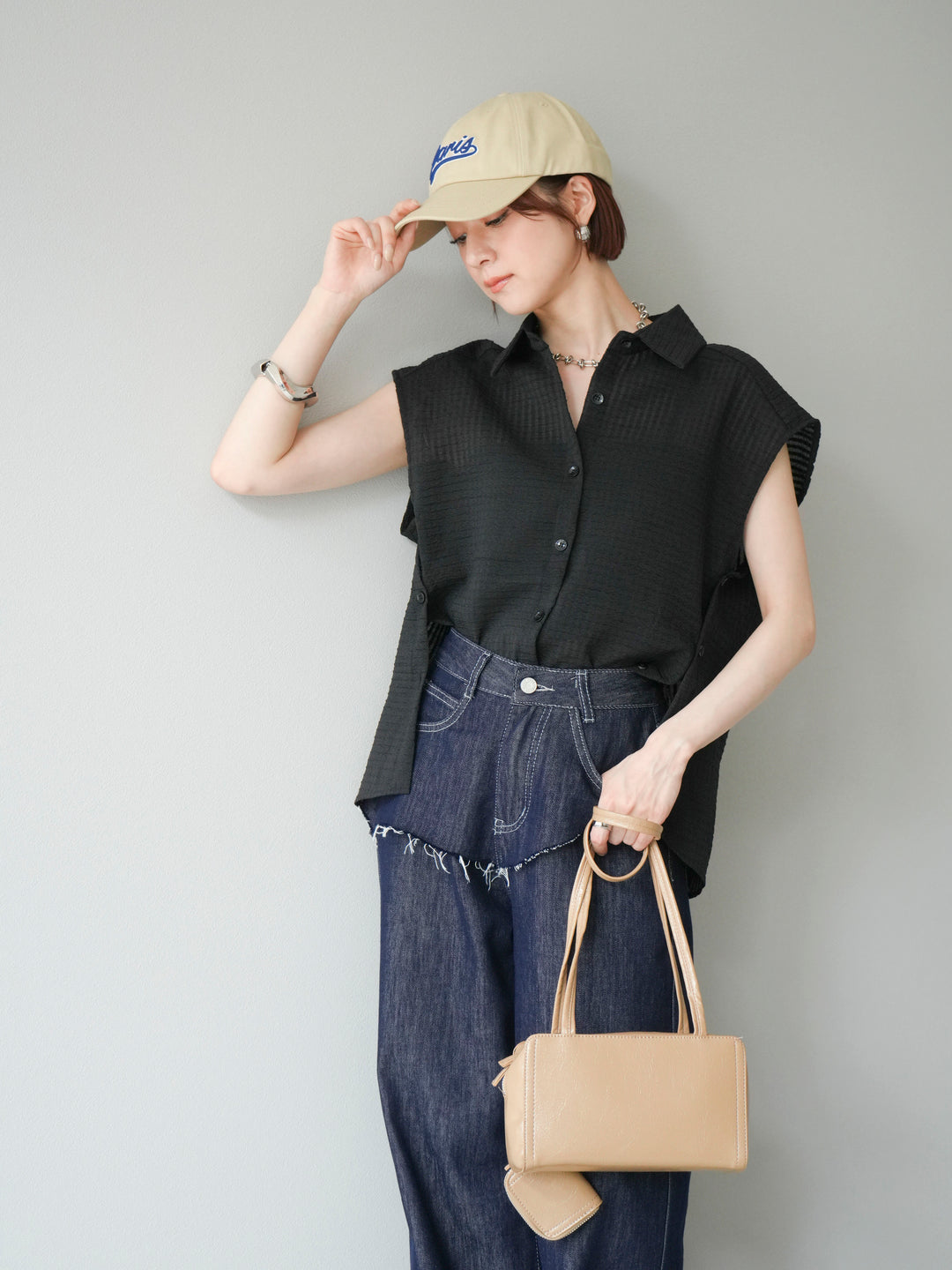 [SET] 透視格紋無袖襯衫 + 臀部設計牛仔褲（2 套）