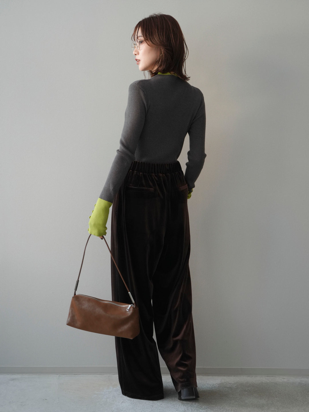 [SET]袖ボタンハイネック配色リブニットトップス+ベロアベルトスリムパンツ(2set)