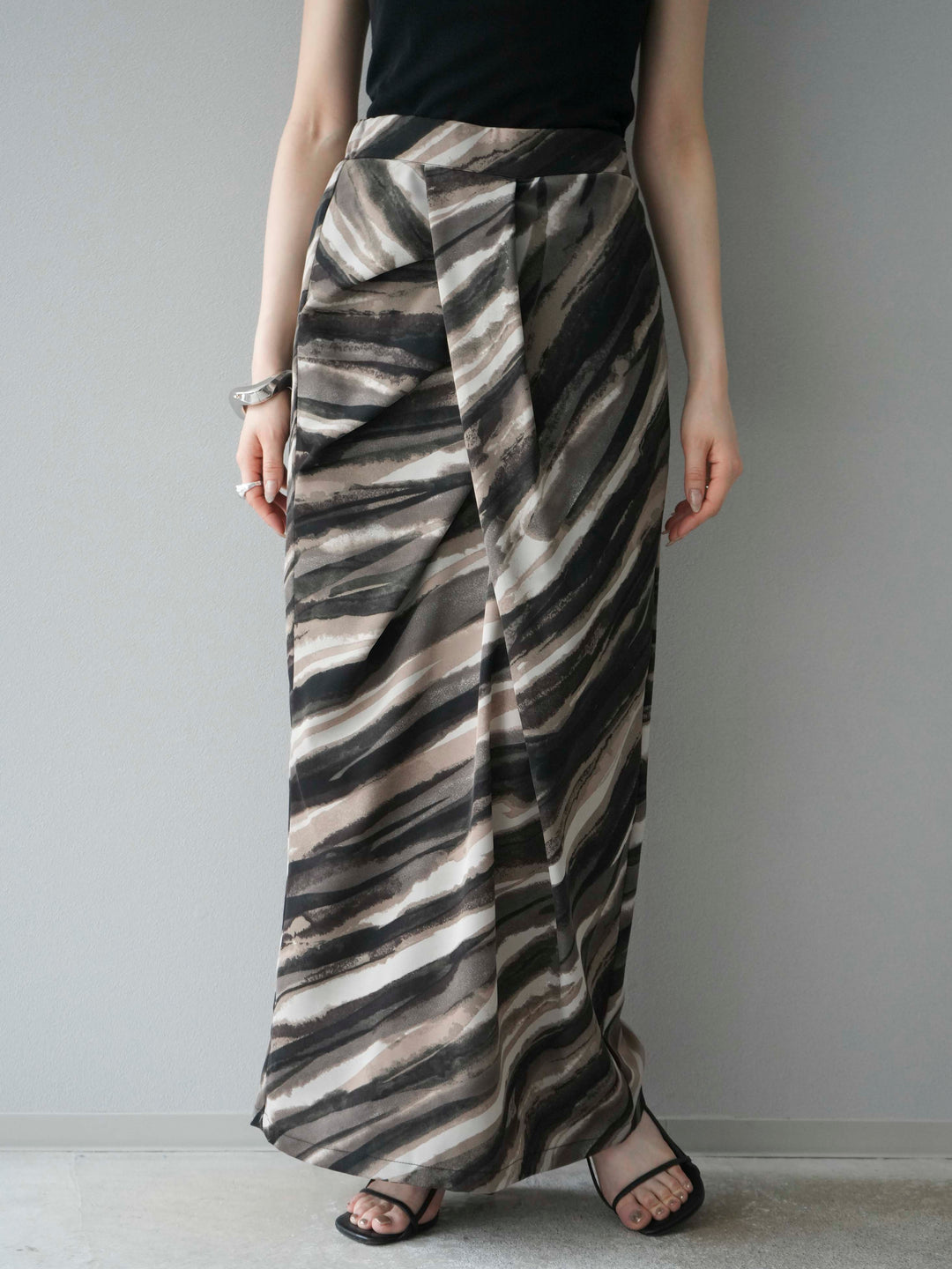 [予約]ニュアンスプリントタックIラインスカート/ブラウン