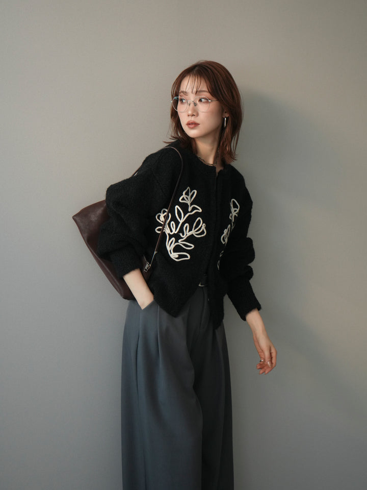 [予約]テープ刺繍ホック開きブークレニットカーディガン/black