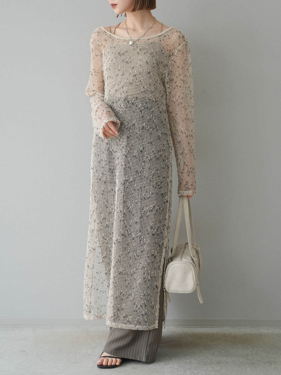 [預購] 鏤空網眼露背洋裝/象牙白