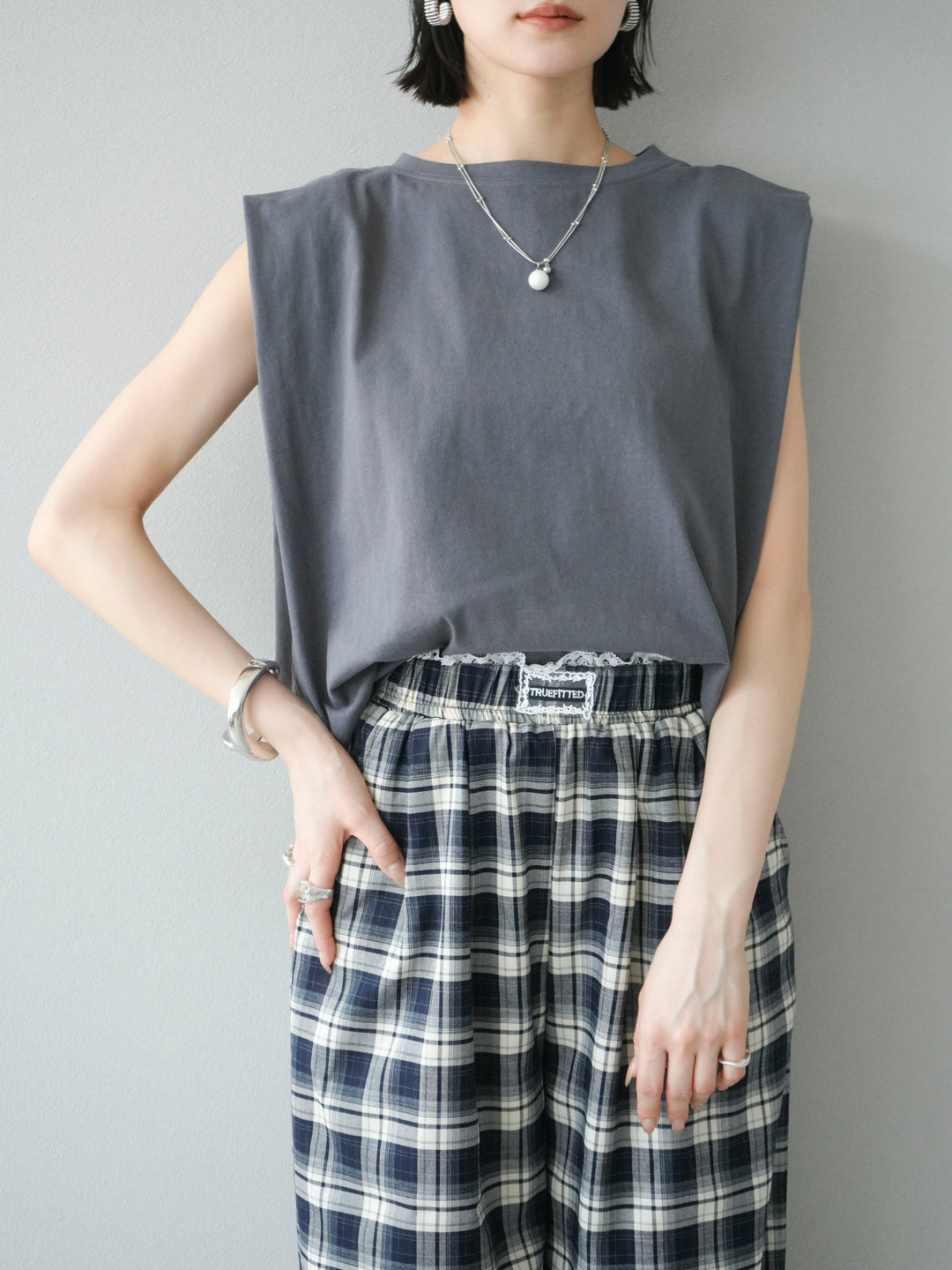 【預購】肩部褶皺法式袖套頭衫/黑色