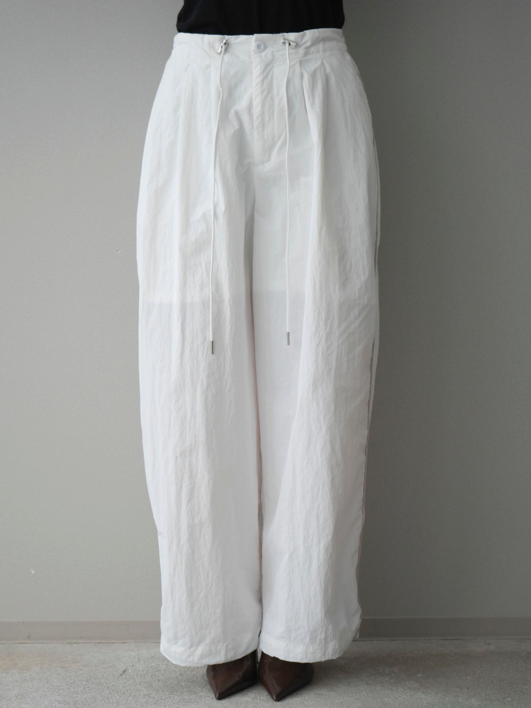 [予約]ドロストサイドラインナイロンパンツ/off