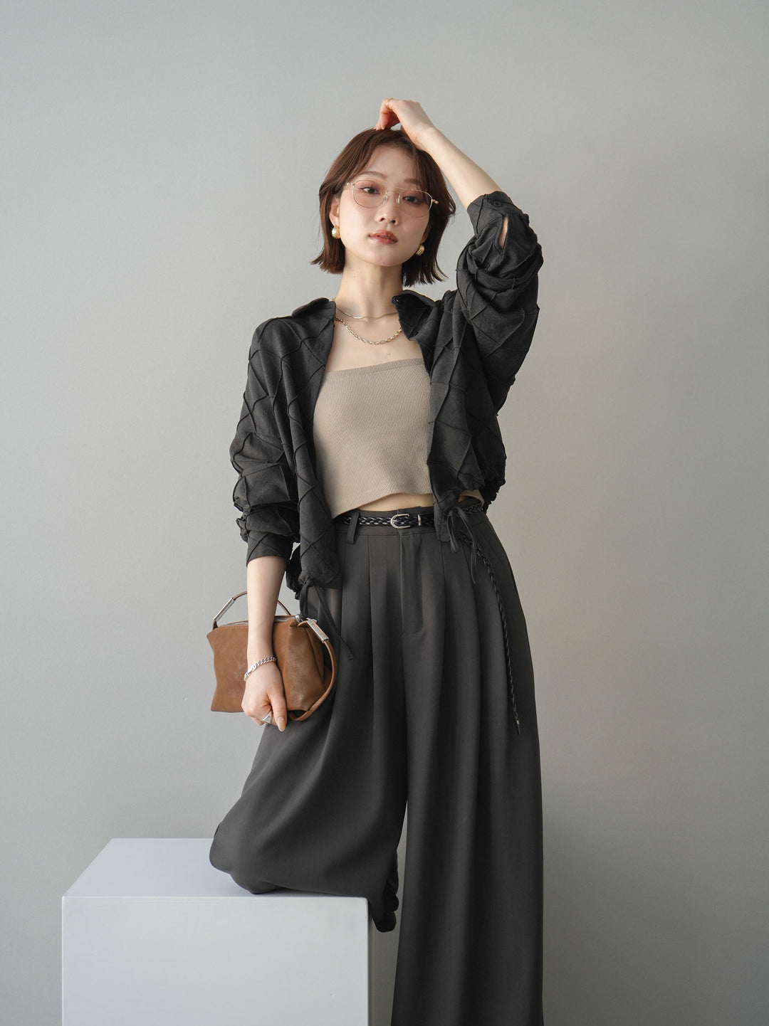 [SET]パイピングクロスデザインブラウス+編み込みベルト付タックワイドパンツ(2set)