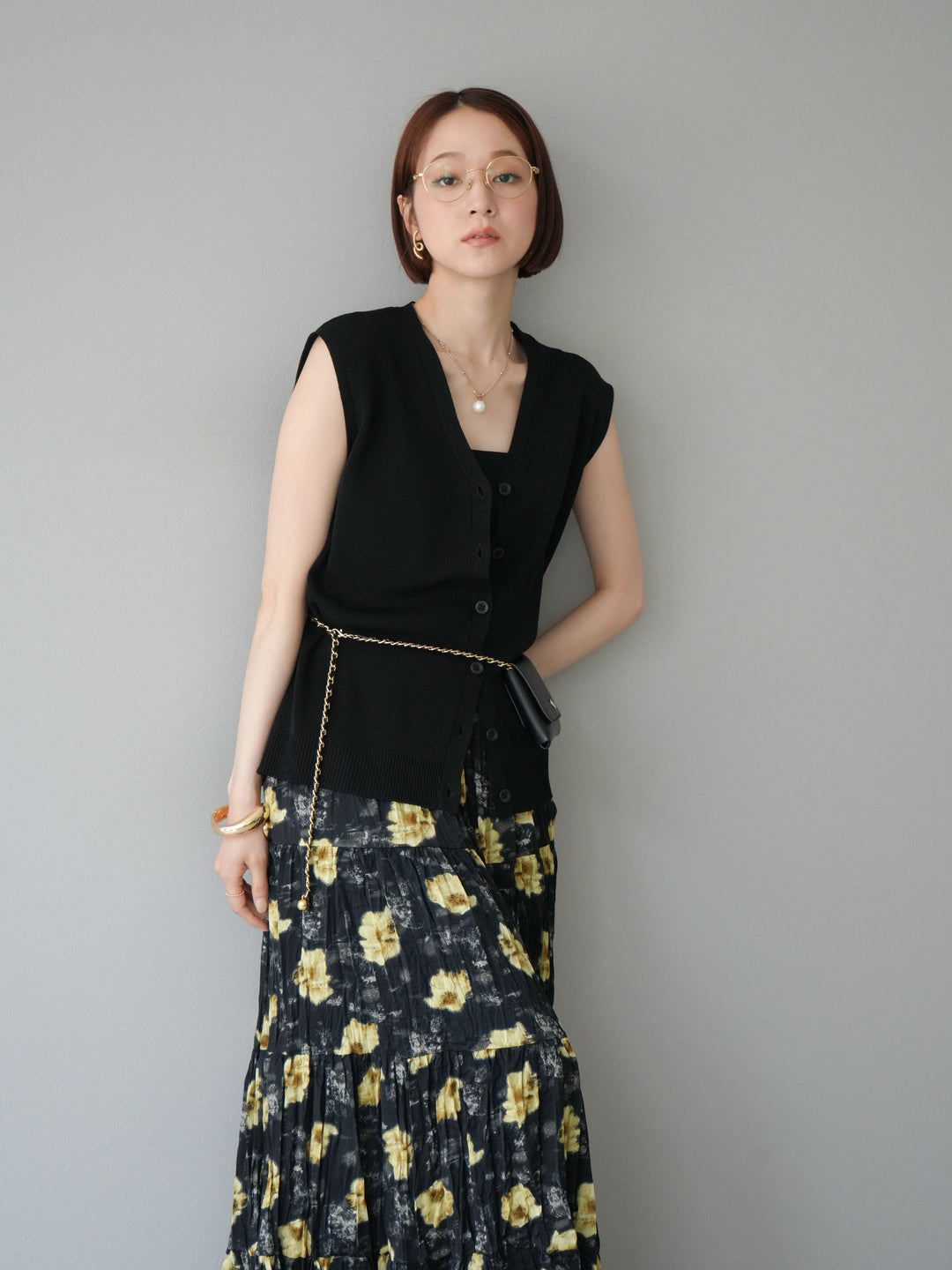 [SET] V領人造絲針織背心+花邊長裙（2件組）