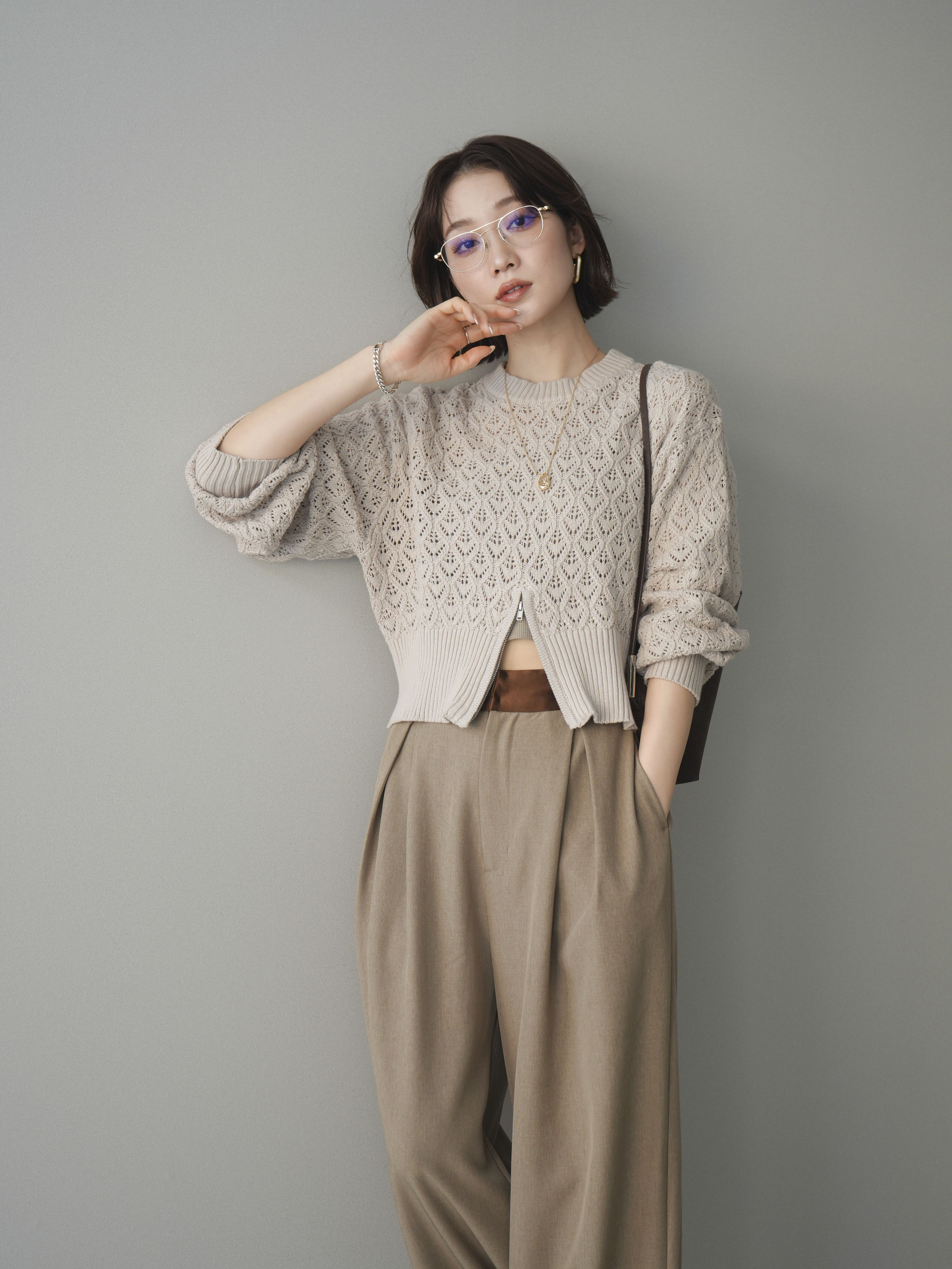 予約]透かし編みフロントジップスリットニットプルオーバー/lightbeige
