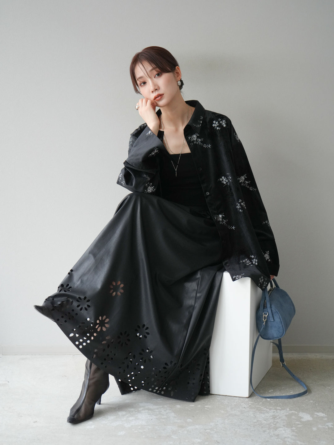 [予約]ベロアフラワーエンブロイダリーシャツ/ブラック