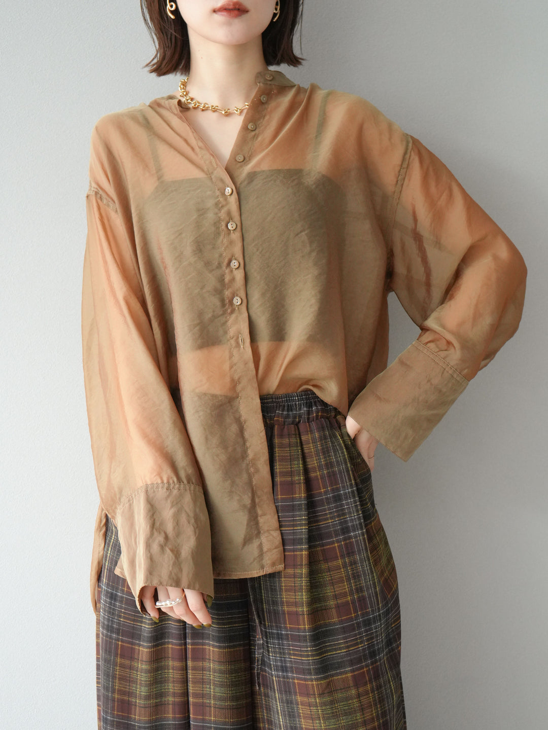 [予約]シャイニーシアーバンドカラーシャツ/カーキブラウン