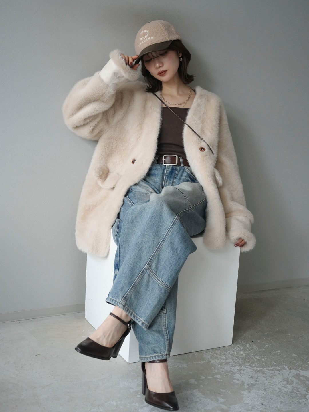 [SET]バッグ付エコファーノーカラーコート+ベルト付カーブデニムパンツ(2set)