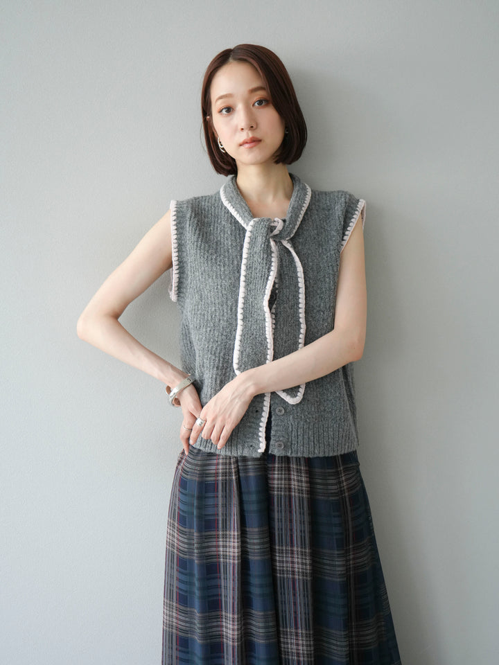 [予約]ステッチデザインボウタイニットベスト/グレー