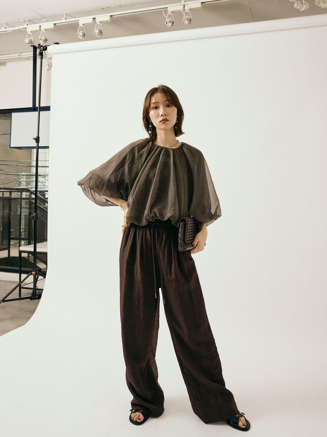 【Allure】[SET]オーガンジーバルーンショートブラウス+シャイニースラブシアーワイドパンツ(2set)