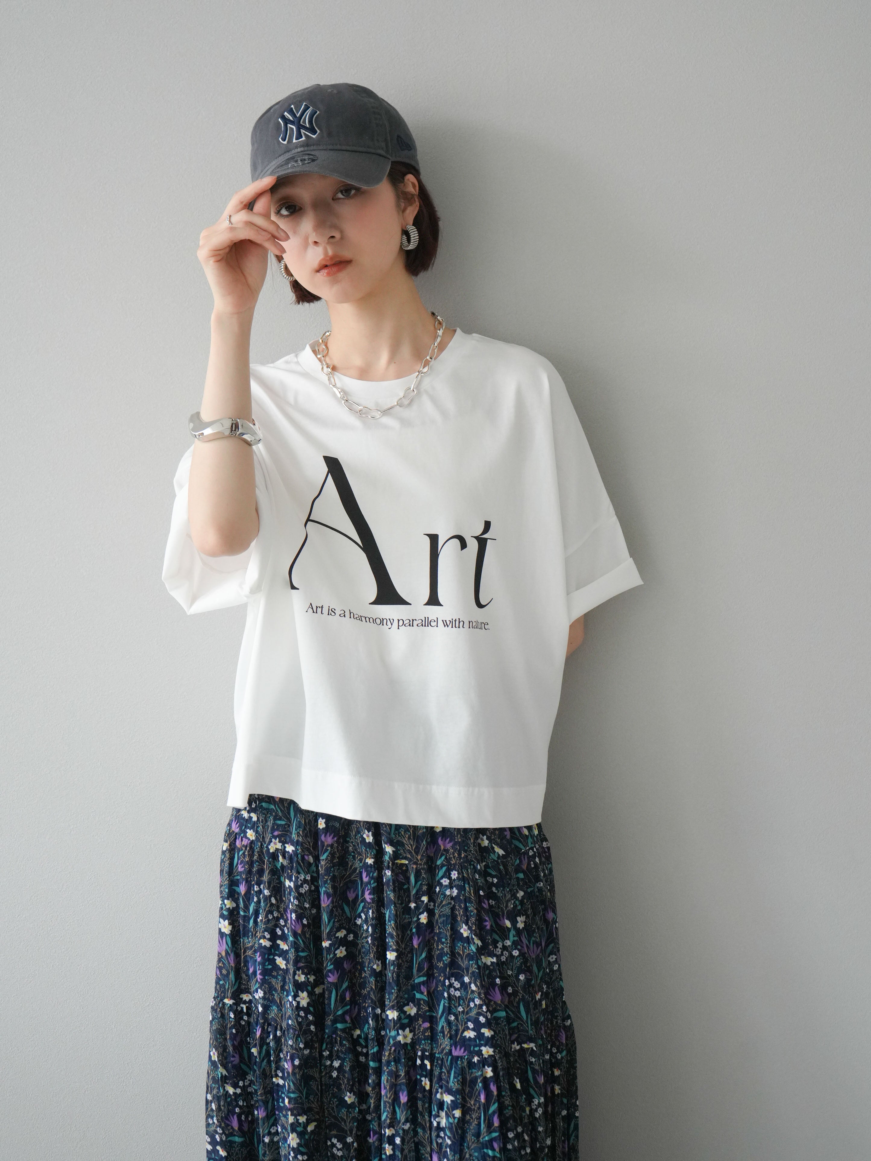 予約]ドライタッチコットンワイドロゴTシャツ/オフ×ブラック – Lumier