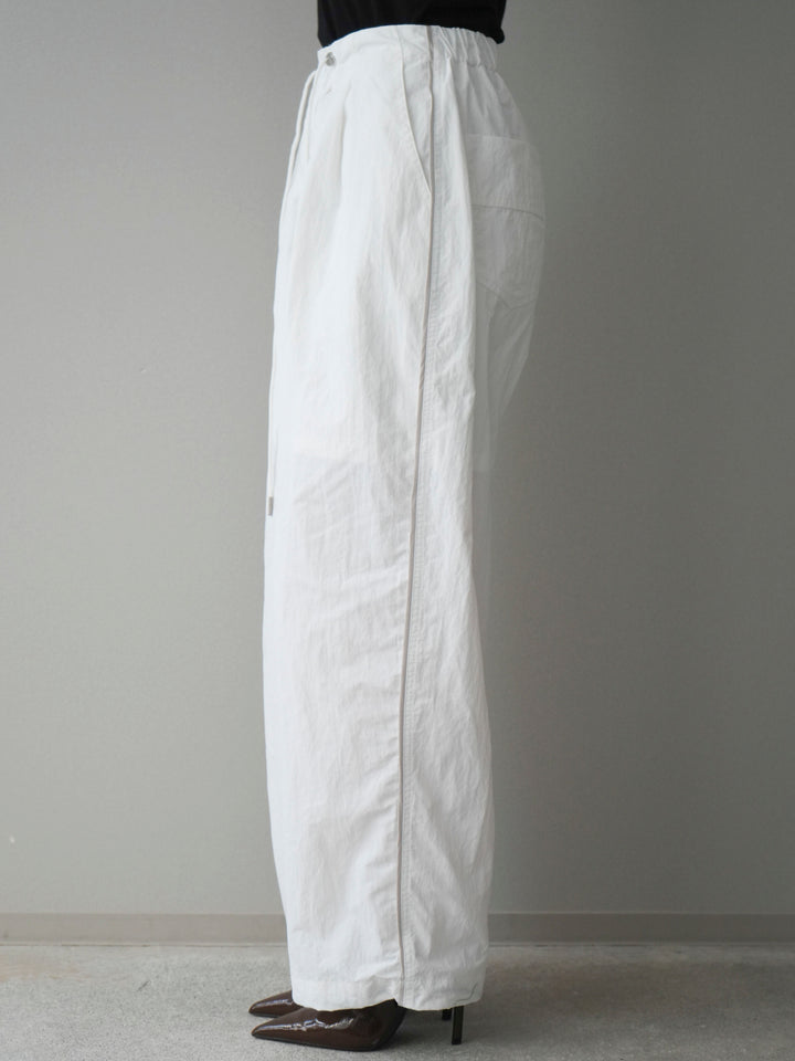 [予約]ドロストサイドラインナイロンパンツ/off