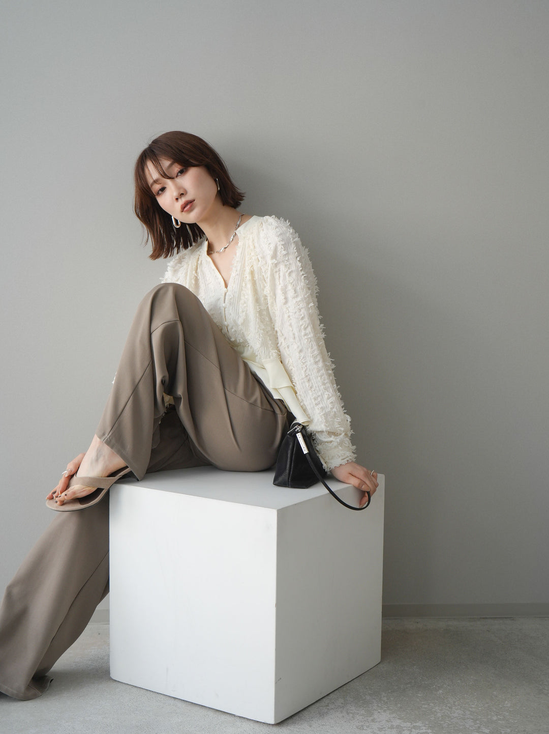 [SET]ジャガードぺプラムフリルブラウス+選べるアクセセット(2set)