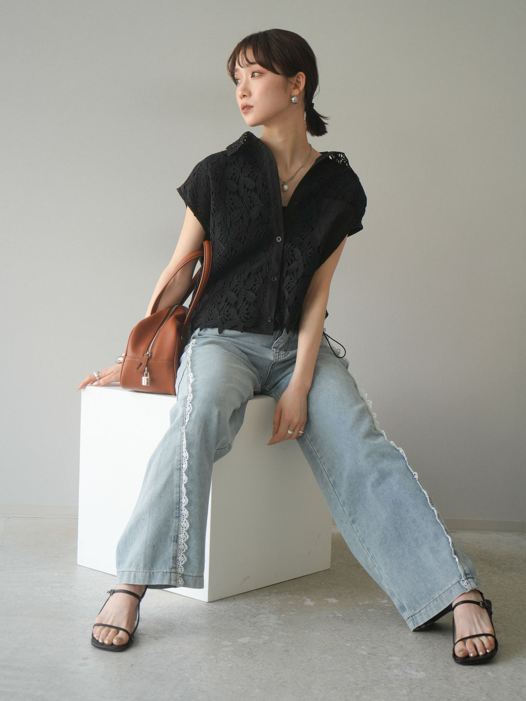 【預購】蕾絲分層抽繩襯衫/黑色